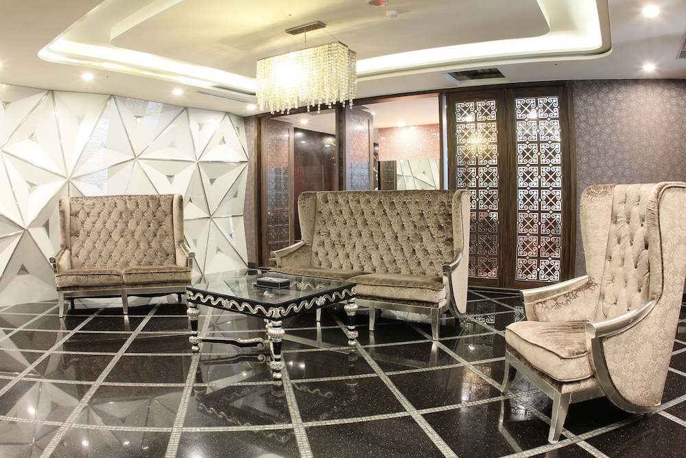2 King Presidential Suite photo 2