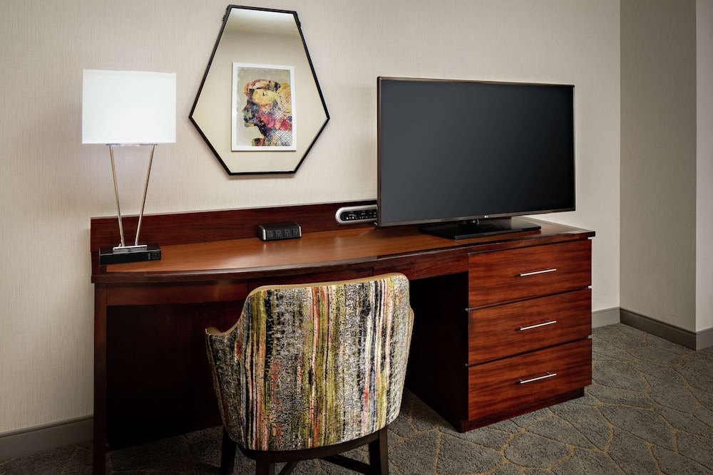 Junior Suite, 1 King Bed - Photo 2