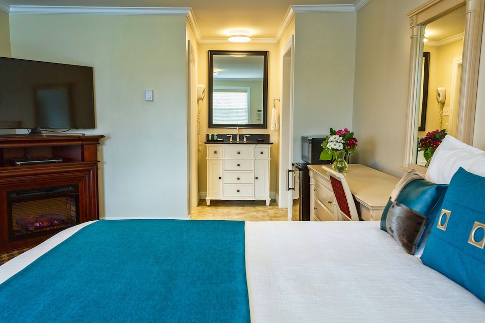 Room, 1 Queen Bed, Fireplace photo 1