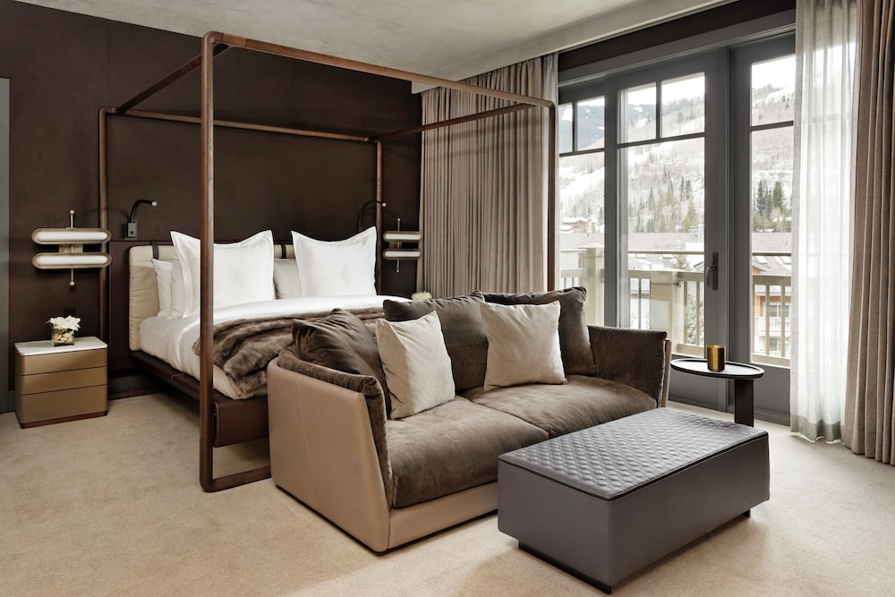 Riva Ridge Six-Bedroom Residence