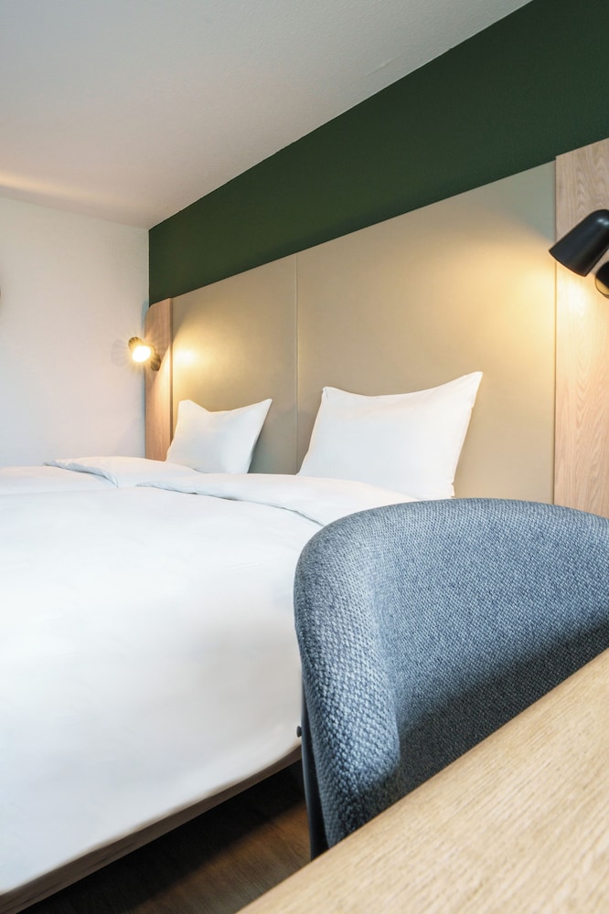 Standard Room, 2 Twin Beds - Photo 6