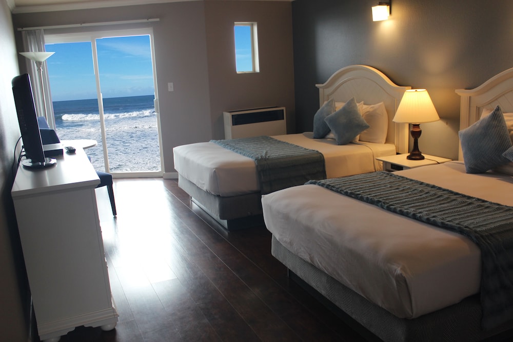 Deluxe Double Room, 2 Queen Beds, Balcony, Ocean View photo 3