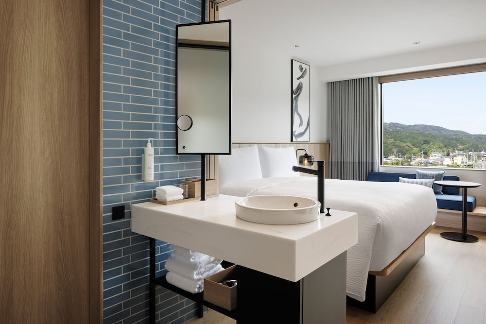 Standard Room, 1 King Bed - Photo 3