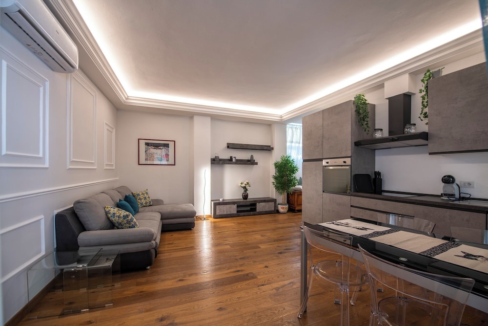Apartment photo 1