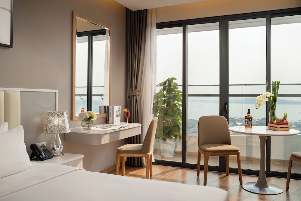 Suite - Photo 10