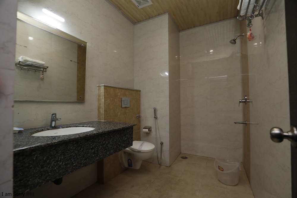 Executive Suite, 2 Twin Beds, City View photo 2