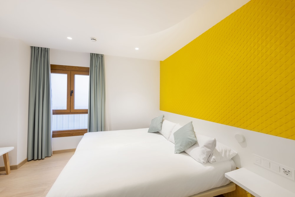 Standard Apartment, 2 Bedrooms (NO access to Pool/Rooftop) photo 3