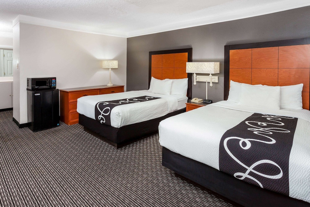 Deluxe Suite, 2 Double Beds, Non Smoking photo 1