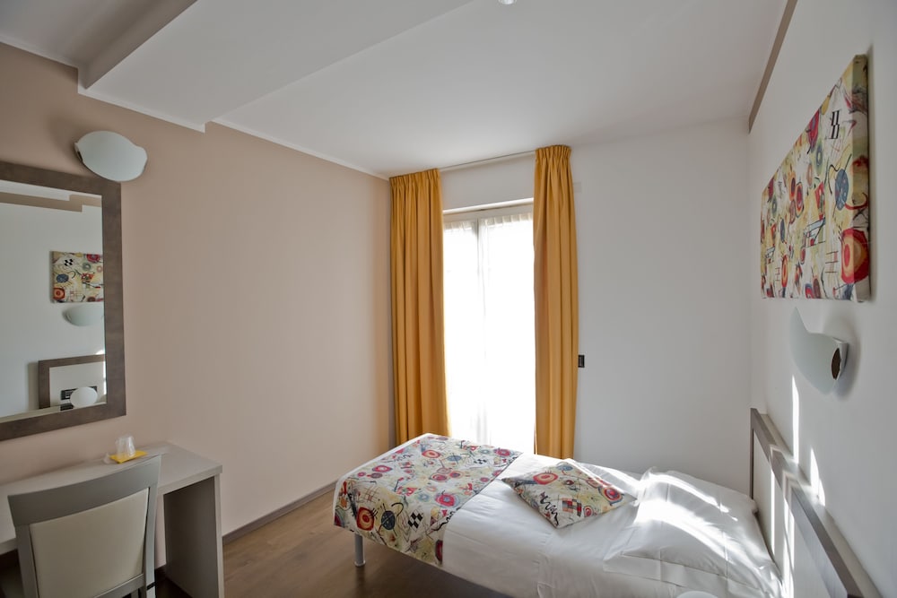 Standard Single Room photo 3