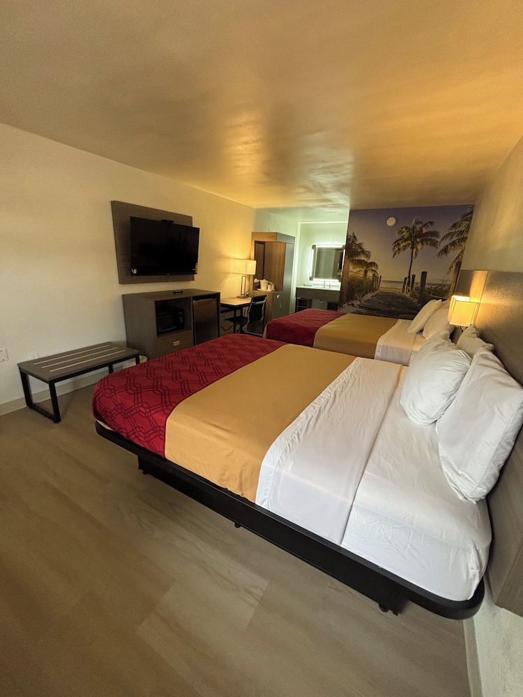 Room, 2 Queen Beds, Non Smoking photo 3