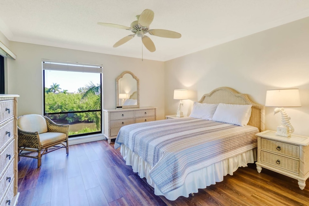 Condo (21400 Bay Village Dr  #204) photo 1
