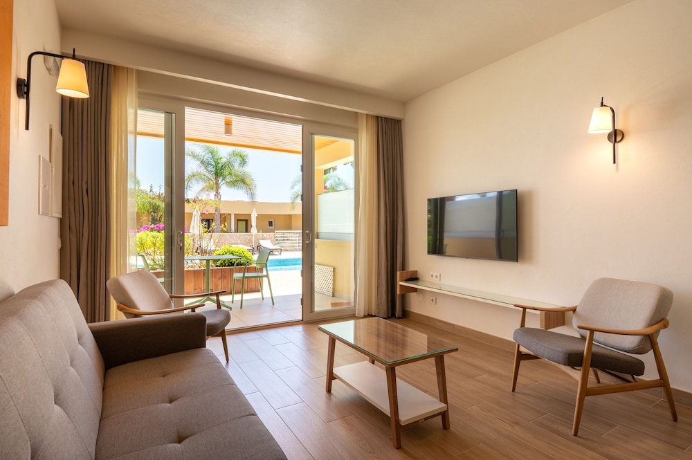 Family Apartment, Balcony, Pool View (with balcony or terrace)