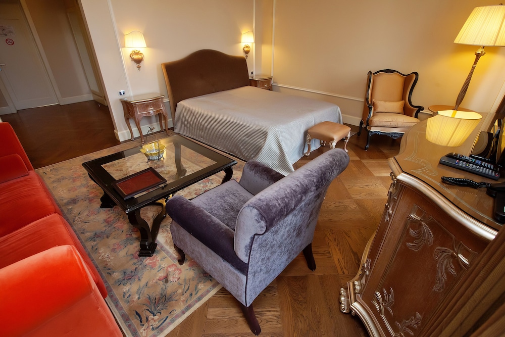 Deluxe Room, Balcony, City View photo 3