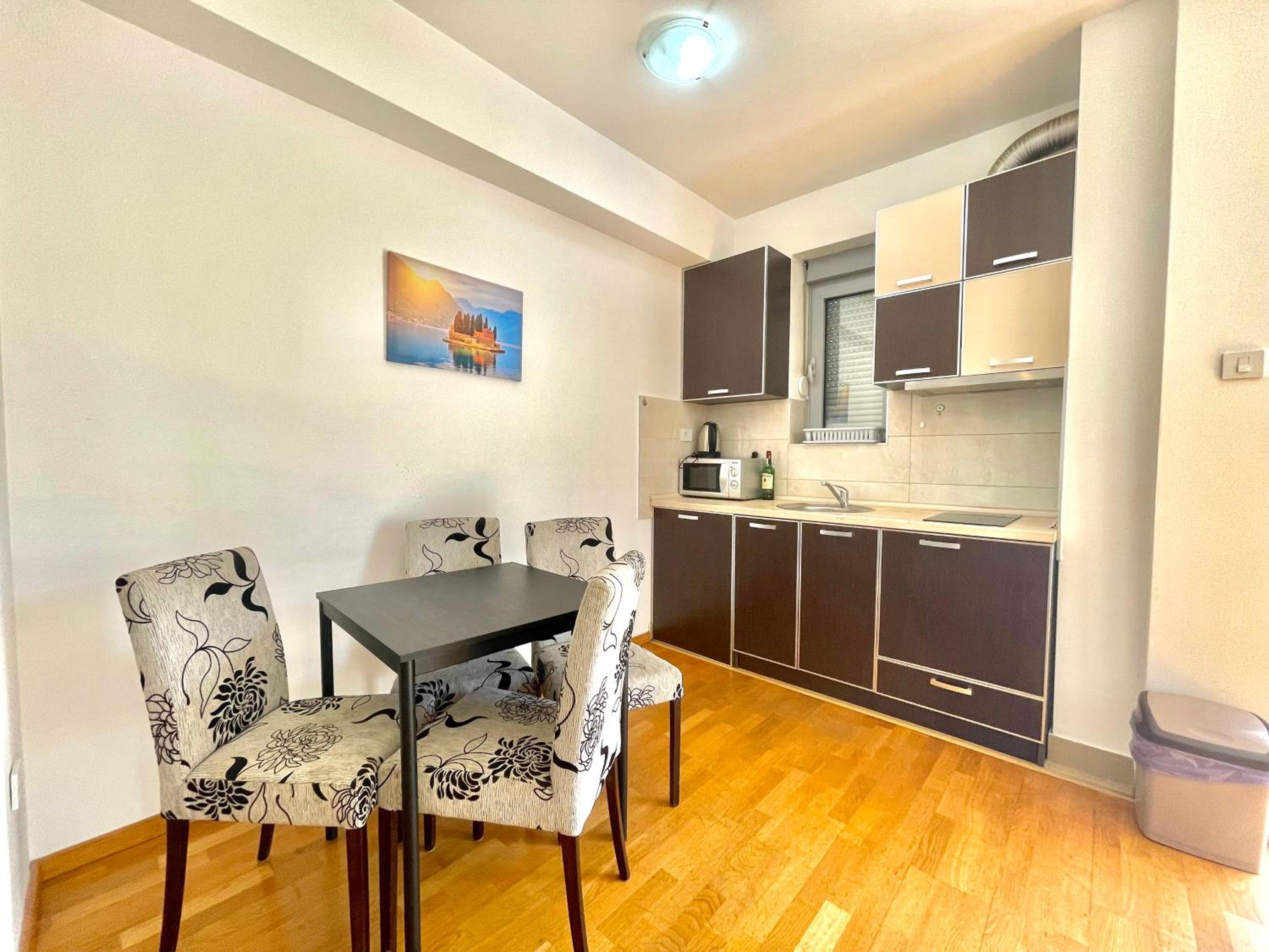 One-Bedroom Apartment photo 2