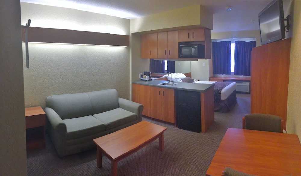 Studio Suite, 1 Queen Bed, Non Smoking - Photo 6