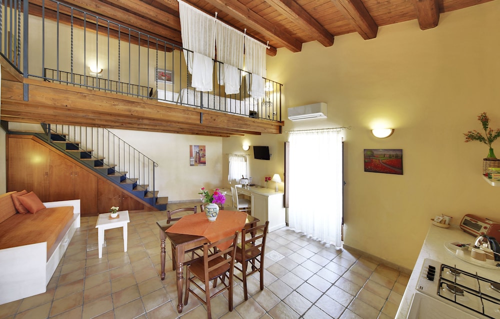 Family Studio, Kitchen, Garden View