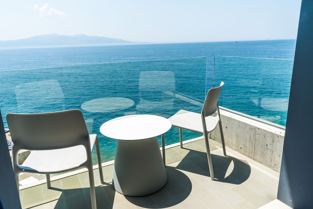 Double Room, Balcony, Front Sea View photo 1