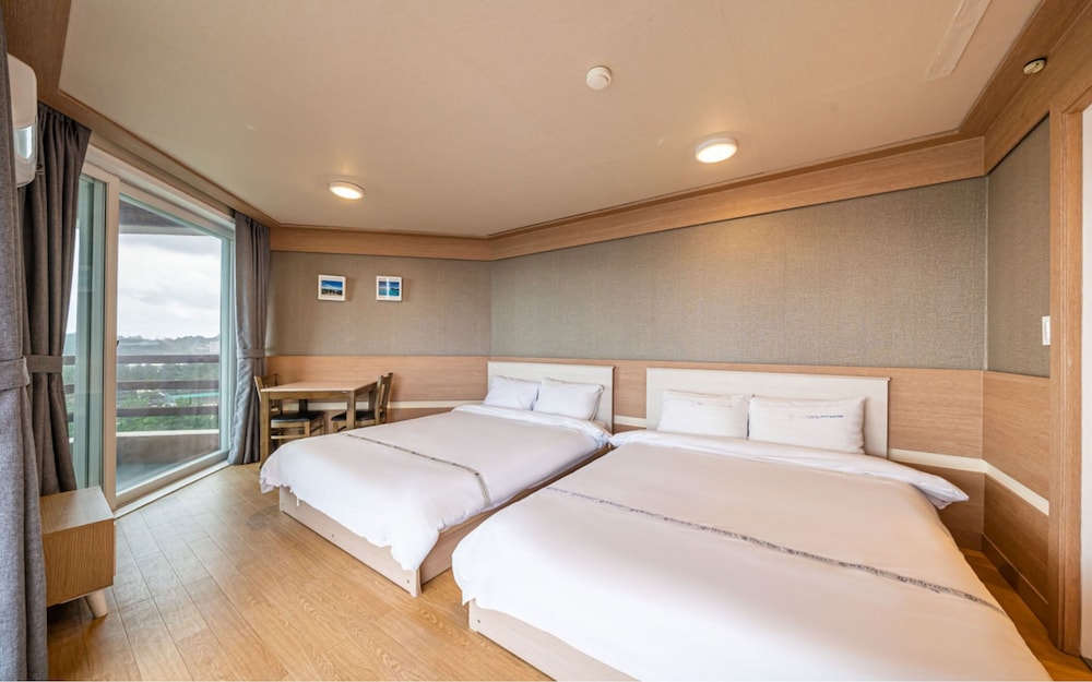 Room (13py,Twin Premium) photo 2