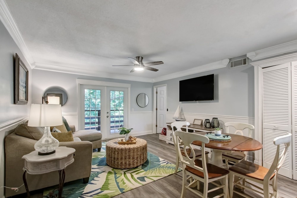 Condo, 2 Bedrooms