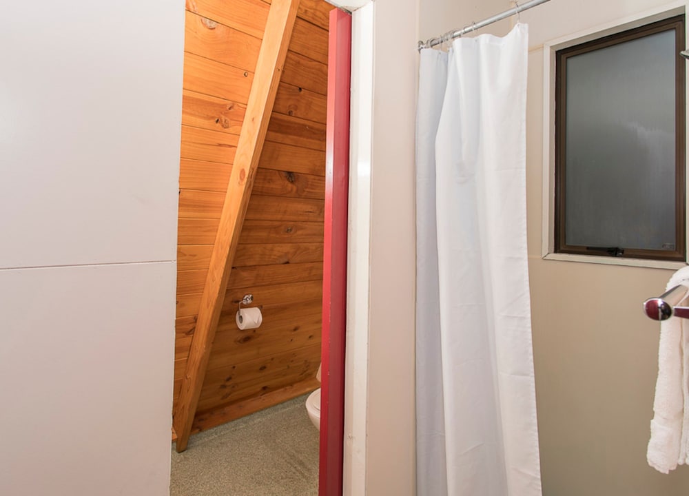 Standard Winged Chalet with Private Bathroom and Cooking Facilities photo 2