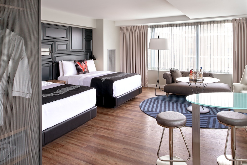 Room, 2 Queen Beds photo 3