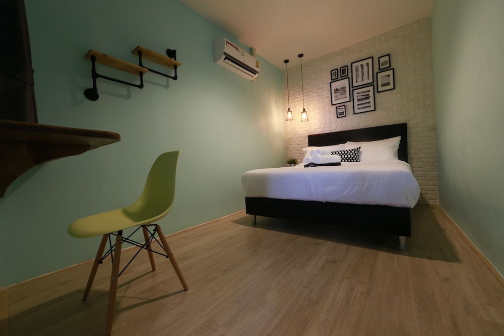 Two Bedroom Suite with Bathtub photo 1