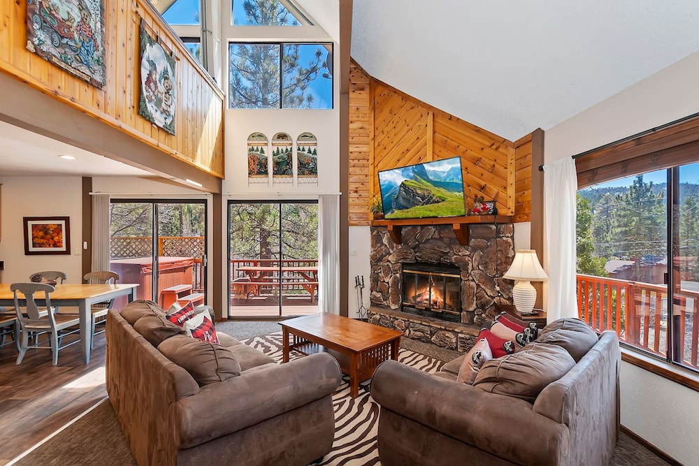 Signature Cabin, 3 Bedrooms, Hot Tub, Mountain View