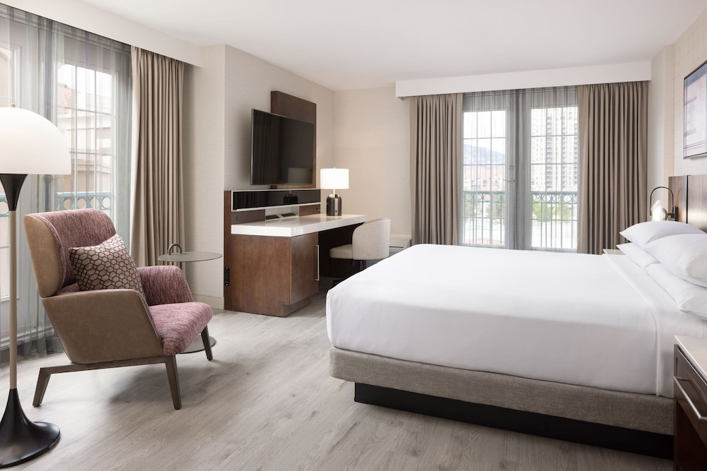 Suite, 1 Bedroom, City View - Photo 3