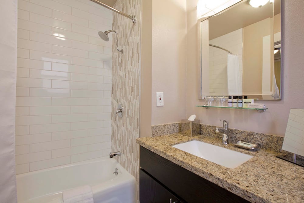 Suite, 1 Bedroom, Kitchen - Photo 13