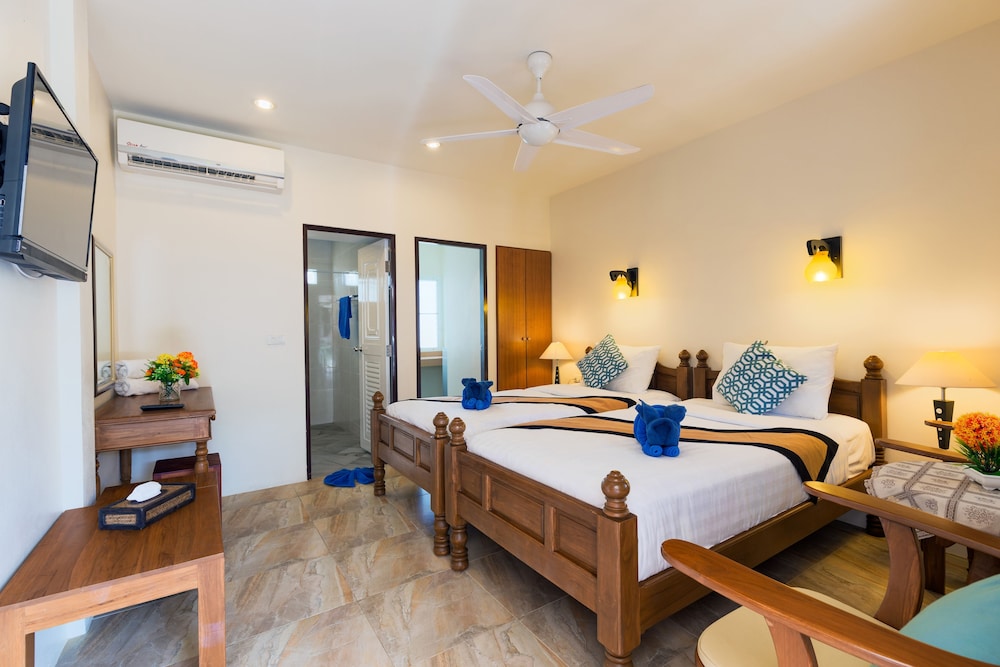 Superior Twin Room, 2 Twin Beds, Smoking photo 2