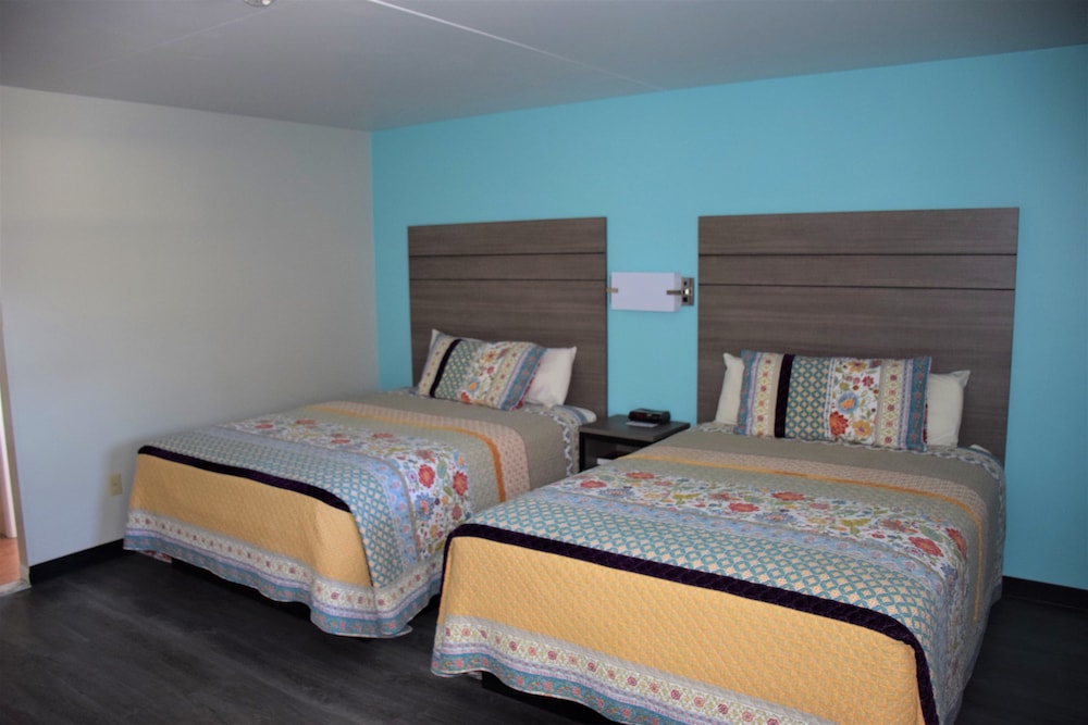 Standard Room, 2 Queen Beds photo 2