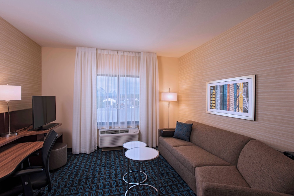 Suite, 1 King Bed with Sofa bed (Mobility/Hearing Accessible, Tub) photo 2