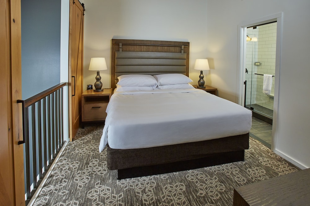 One Bedroom Queen Villa