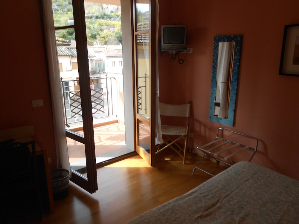 Double Room - Photo 10