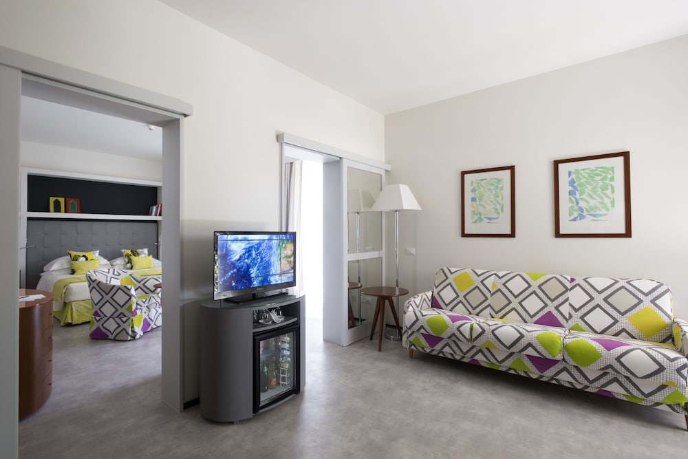Suite, Garden View