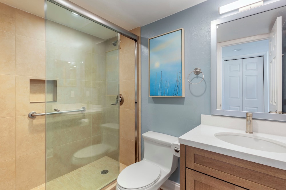 2 Bedroom King and 2 Twins Suite - Photo 8