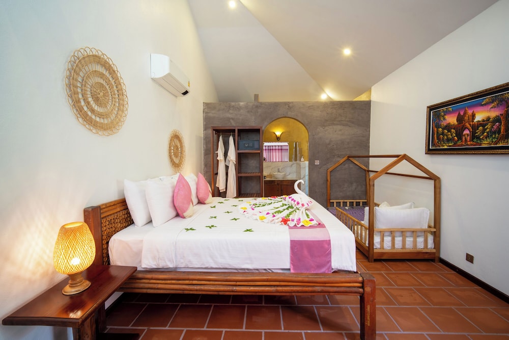 Family Villa, 3 Bedrooms, Private Pool - Photo 7