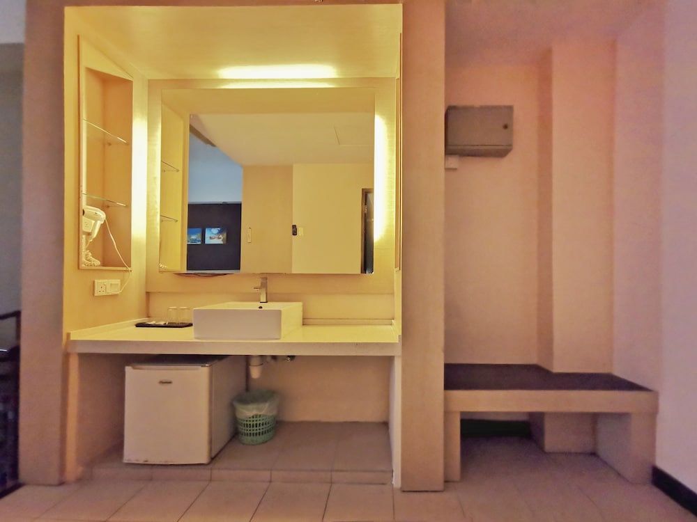 Deluxe Room, 2 Twin Beds - Photo 6