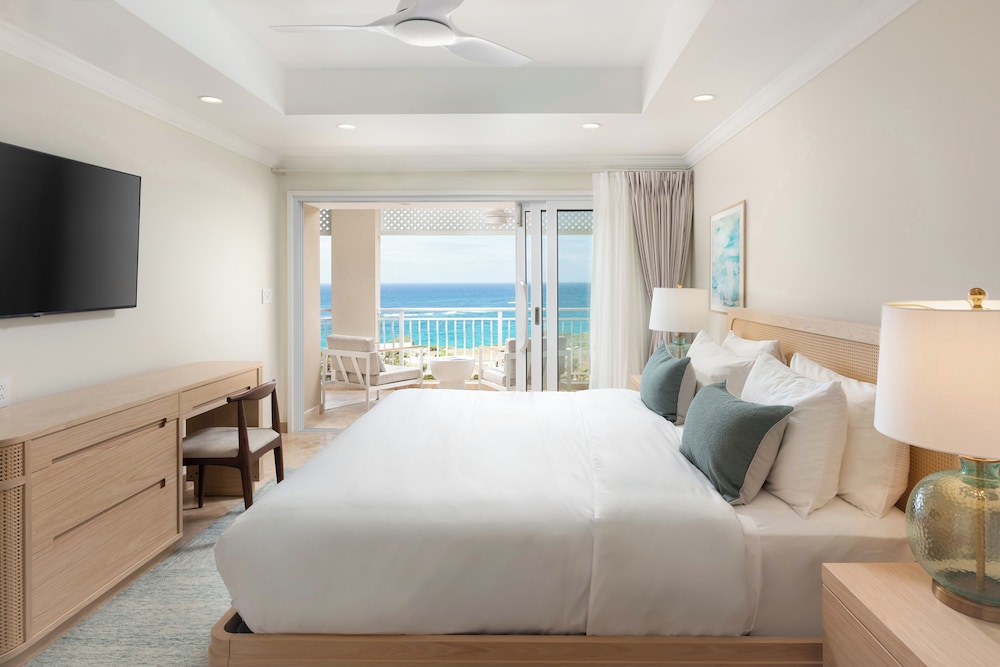Luxury Room, 1 King Bed, Partial Ocean View - Photo 1