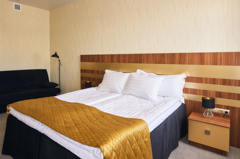 Junior Suite, 1 Queen Bed with Sofa bed photo 3