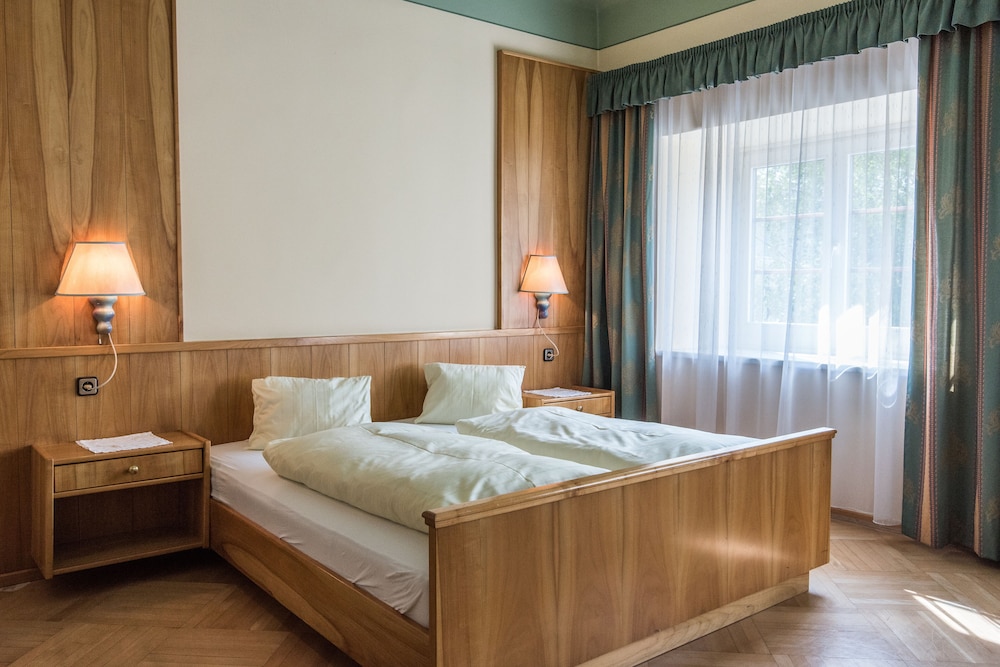 Basic Double or Twin Room