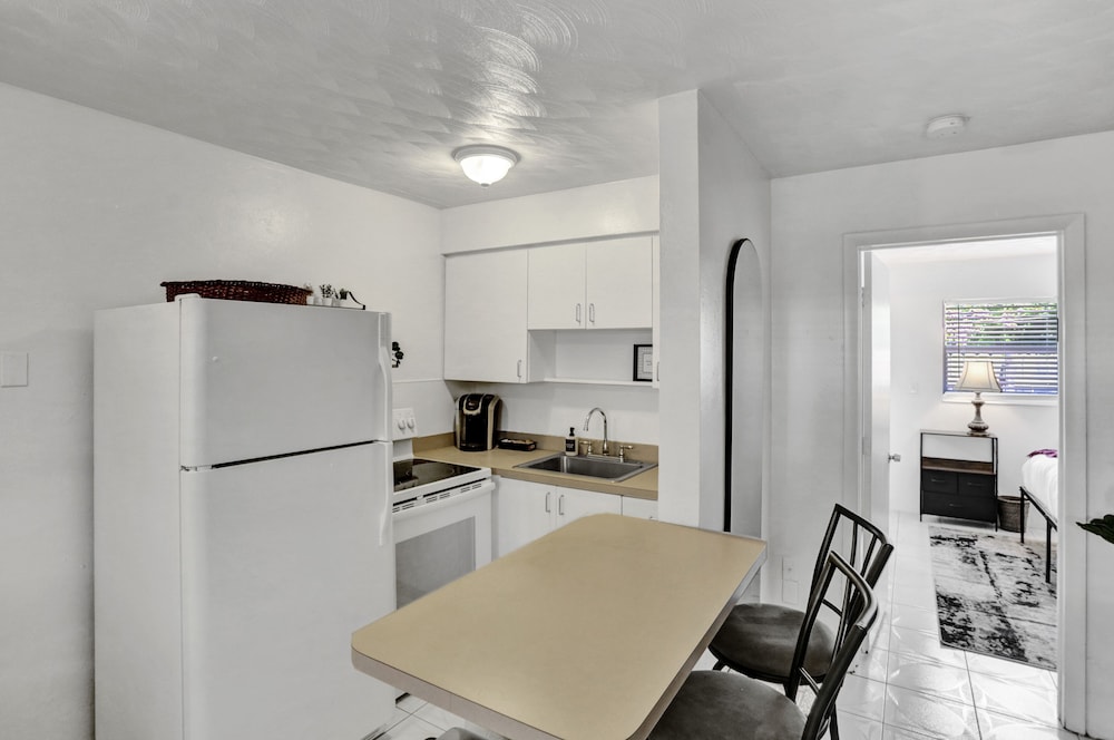 Comfort Apartment, 1 Bedroom, Kitchen, Courtyard View photo 3