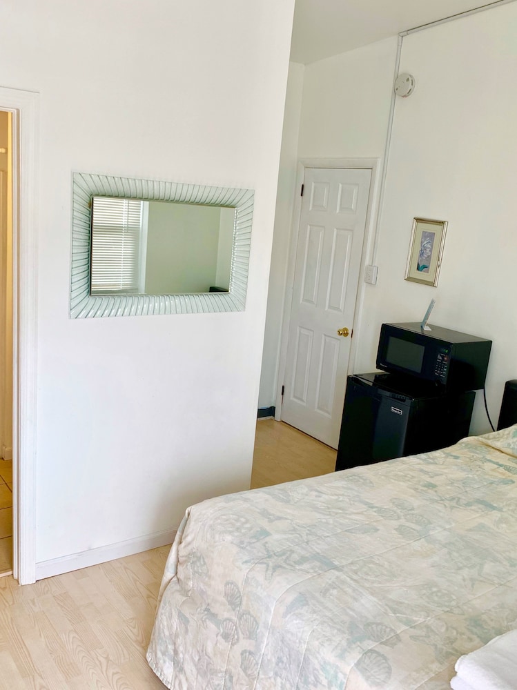 Standard Room, 1 Queen Bed photo 3