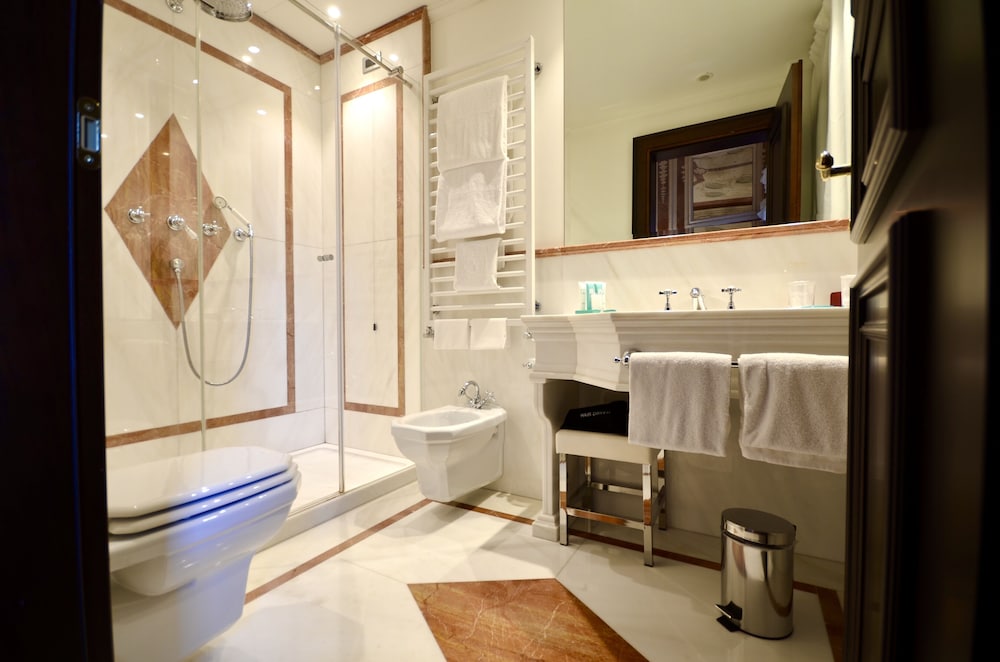 Deluxe Double or Twin Room - Photo 3