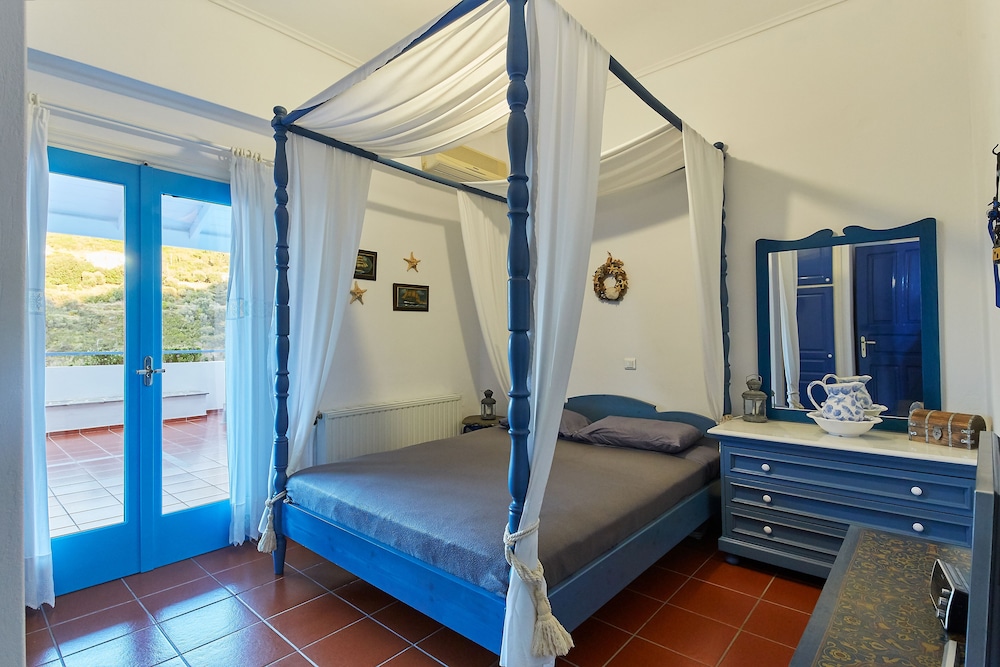 Villa photo 2