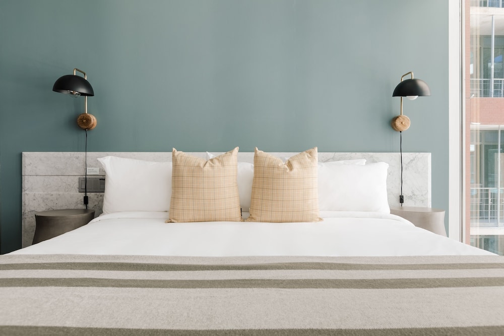 Superior Suite, 1 King Bed, Balcony