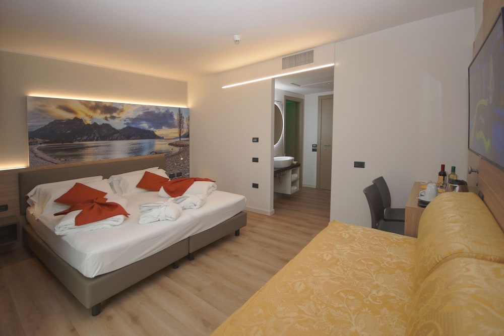 Standard Double Room Single Use photo 3