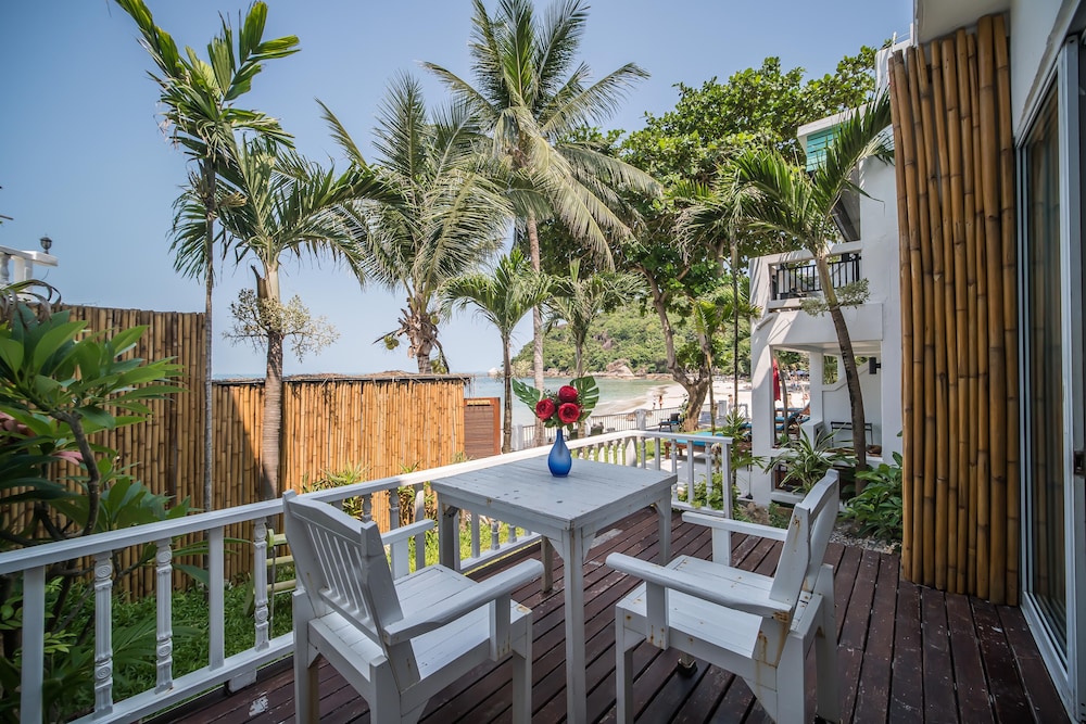 Beachfront Deluxe with Terrace photo 1