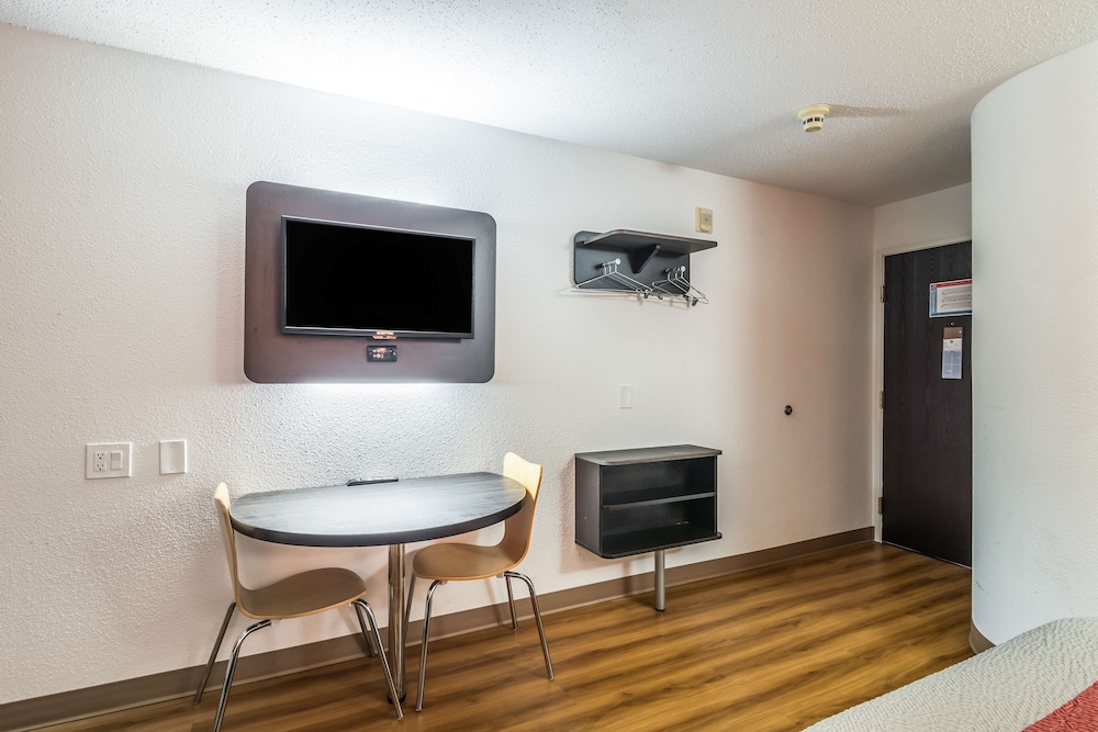 Standard Room, 2 Double Beds, Smoking - Photo 6