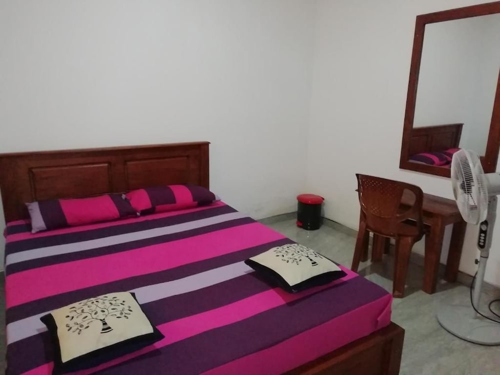 Deluxe Double Room (Non AC) photo 2